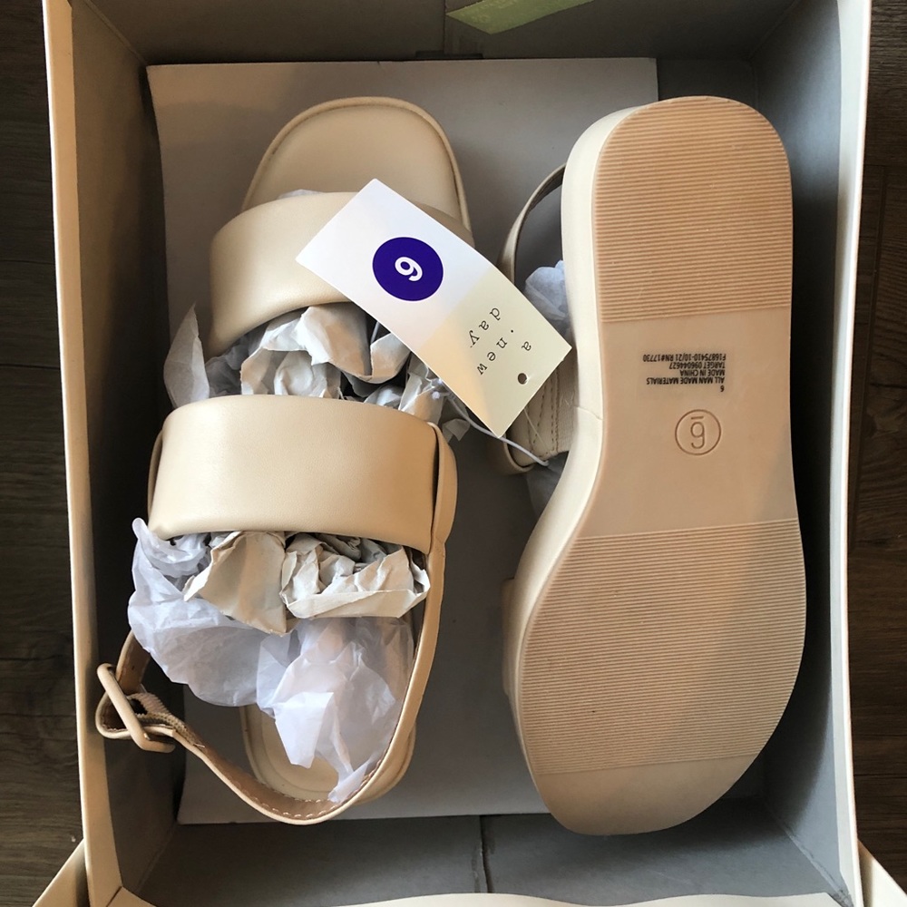 Size 6  Platform Sandals Cream/White - Picture 10 of 10